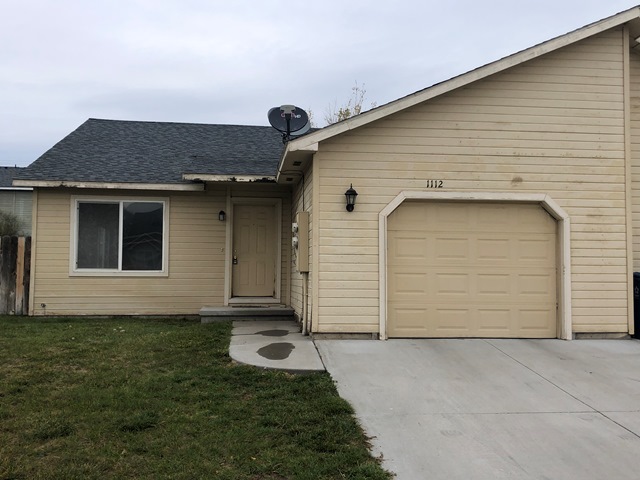 1114 SE Freedom Cir.