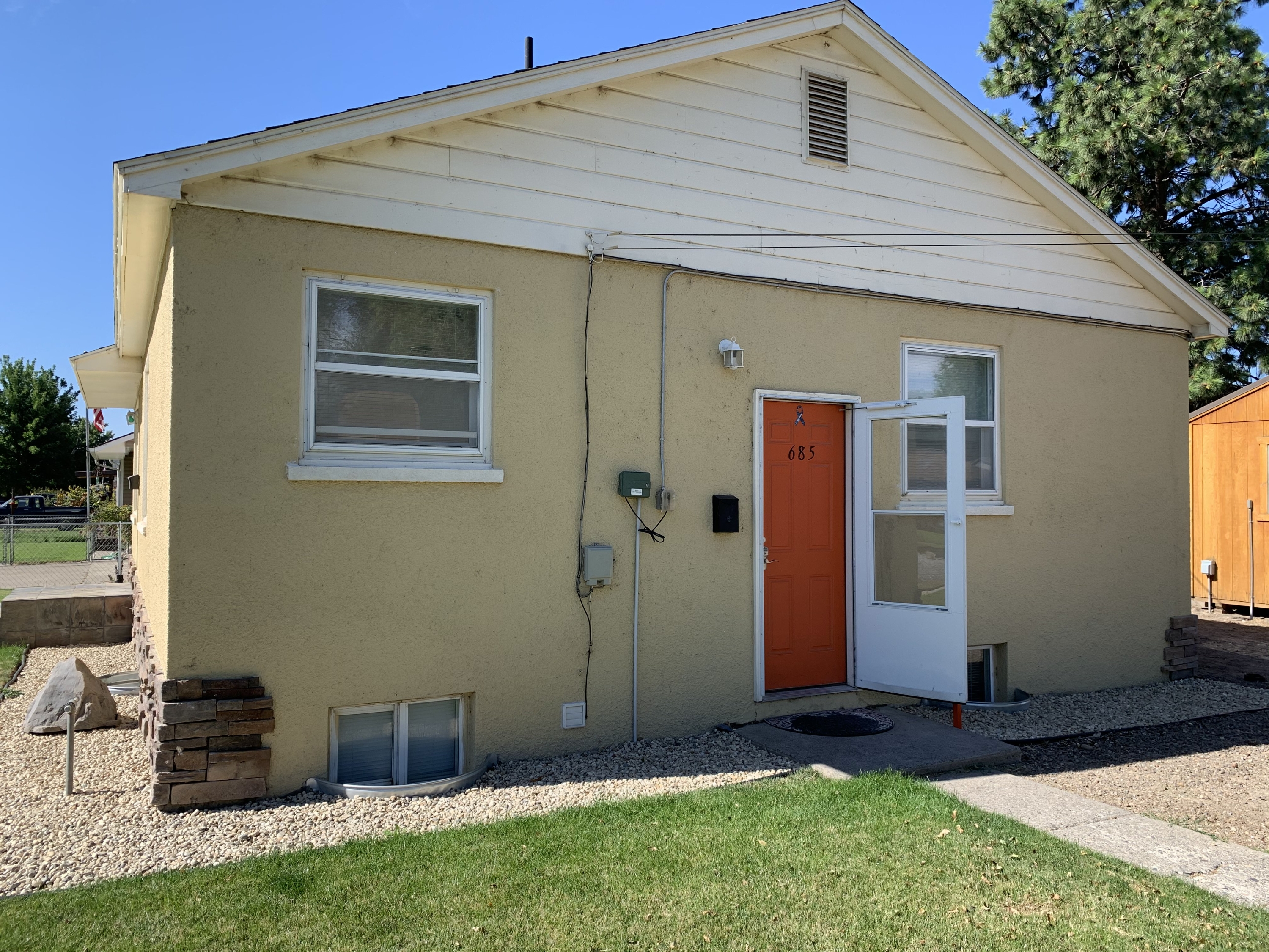 685 E 9th South